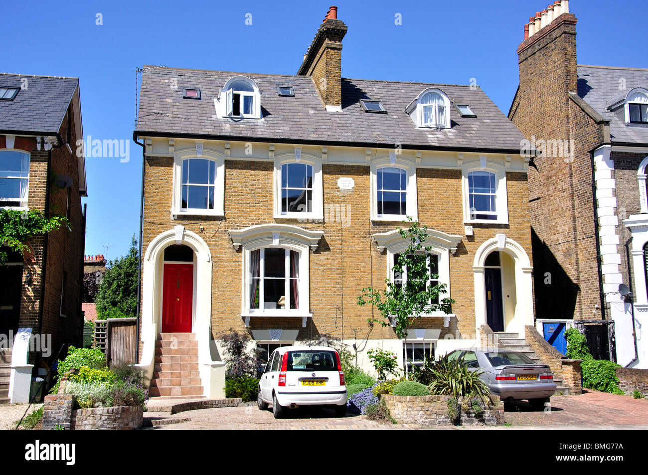 Case a schiera, High Street, Teddington, London Borough of Richmond upon Thames, Greater London, England, Regno Unito Foto Stock