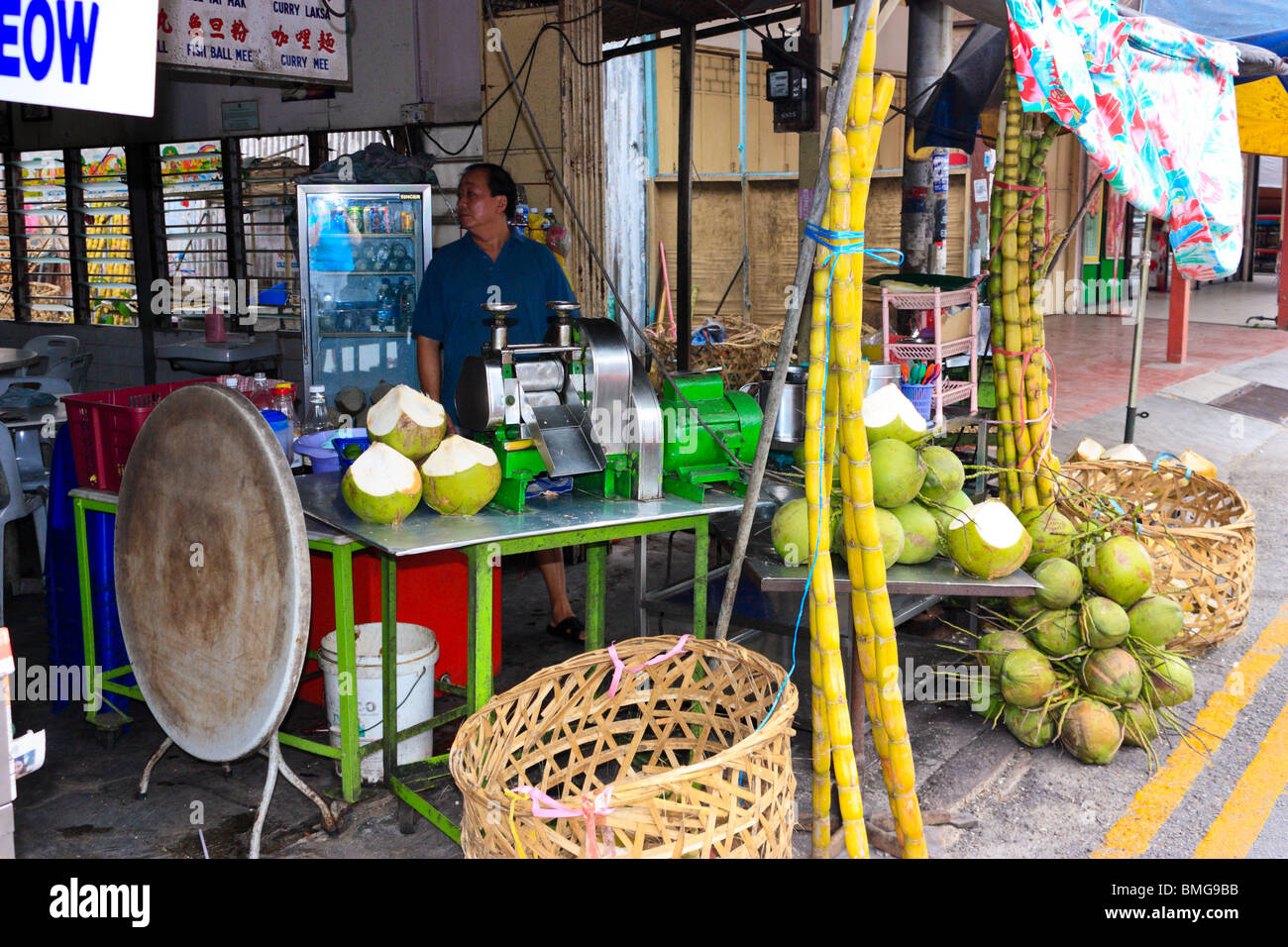 Le noci di cocco e canna da zucchero in stallo in aria Hitam, Penang, Malaysia Foto Stock