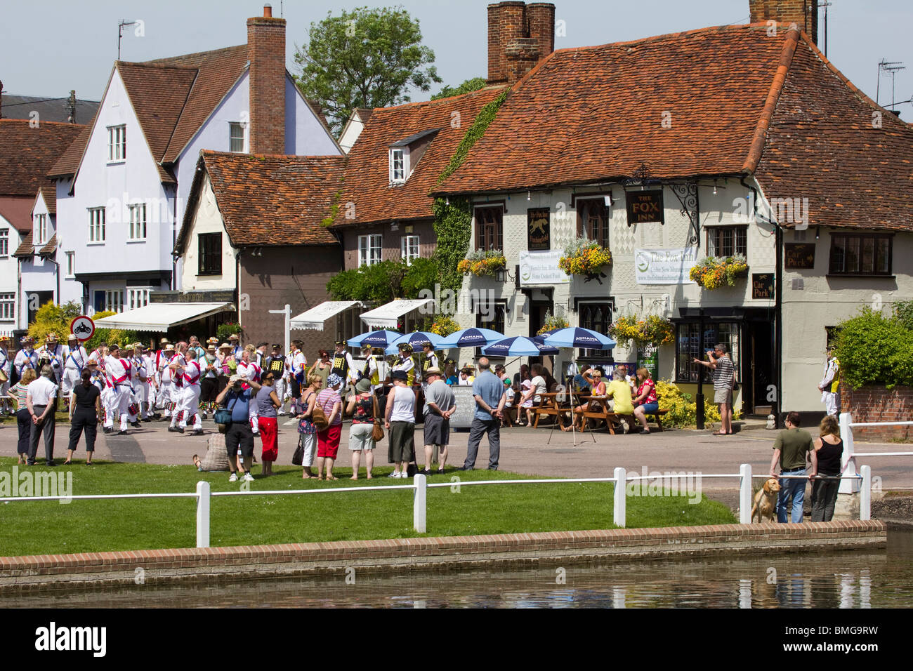 Morris ballerini al villaggio finchingfield essex Inghilterra Foto Stock