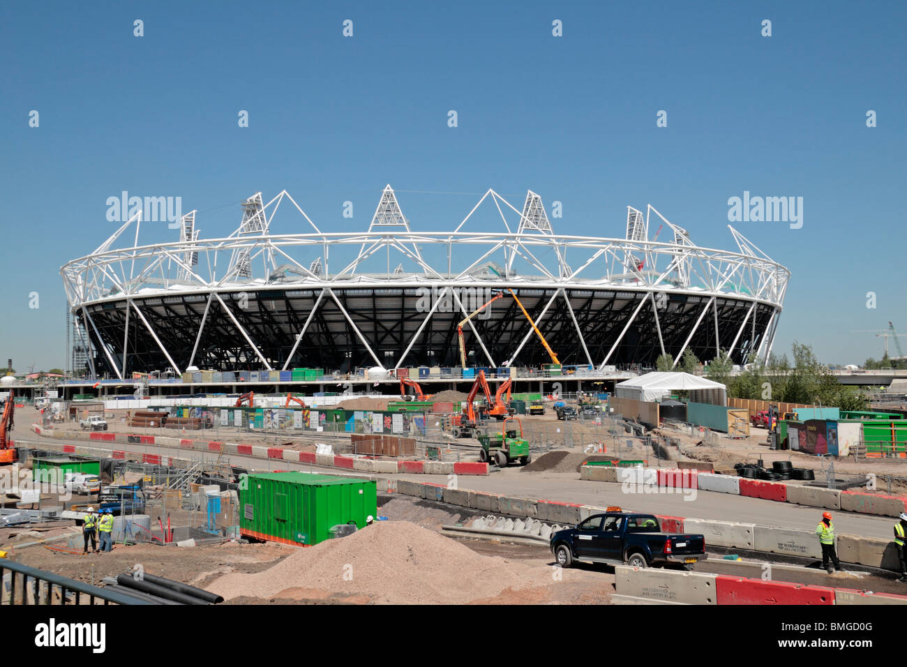 Il parzialmente costruito (nel giugno 2010) London 2012 Olympic Athletics Stadium di Stratford, a est di Londra. Foto Stock