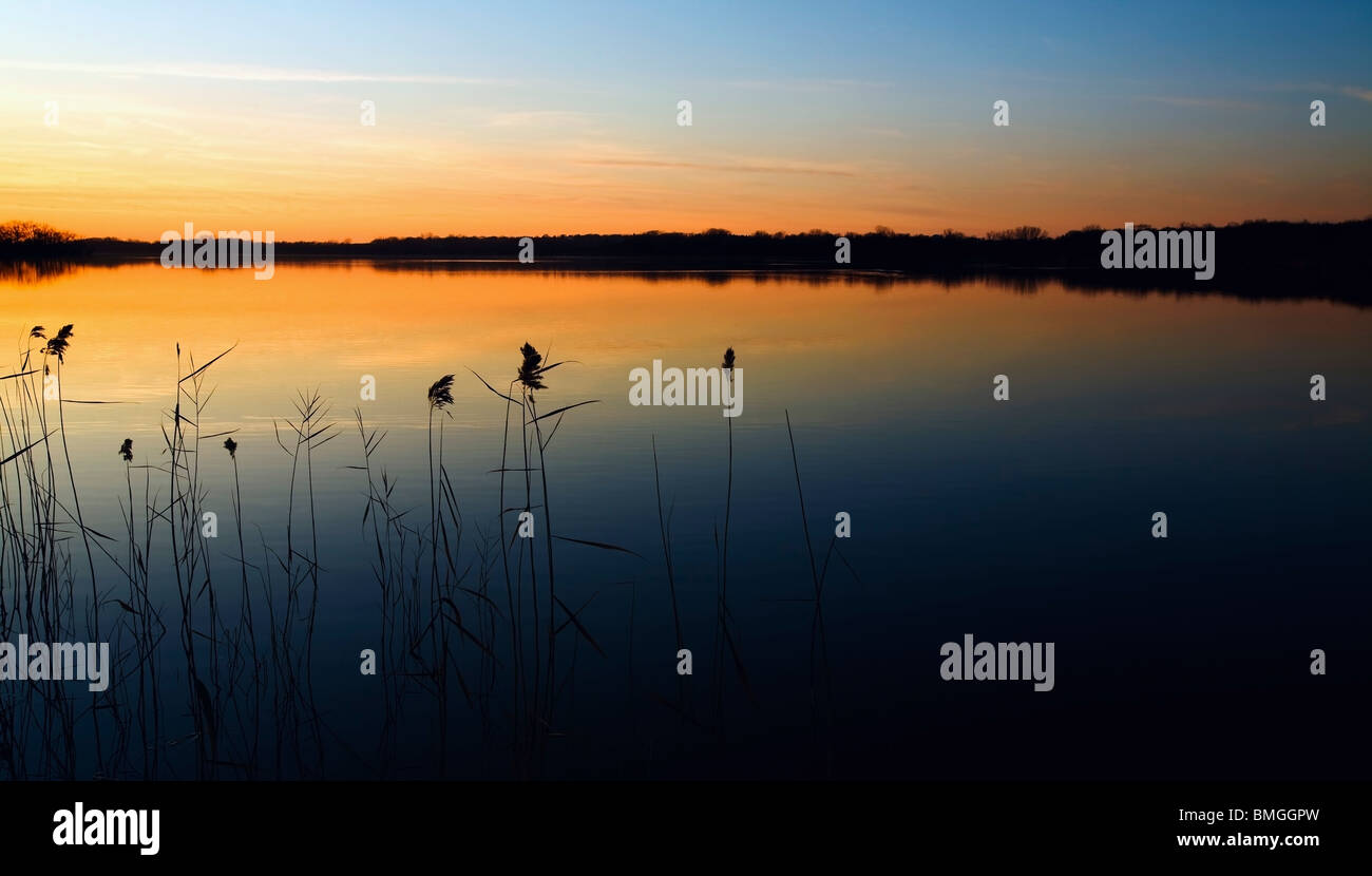 Willmar, Minnesota, Stati Uniti d'America; tramonto su un lago Foto Stock