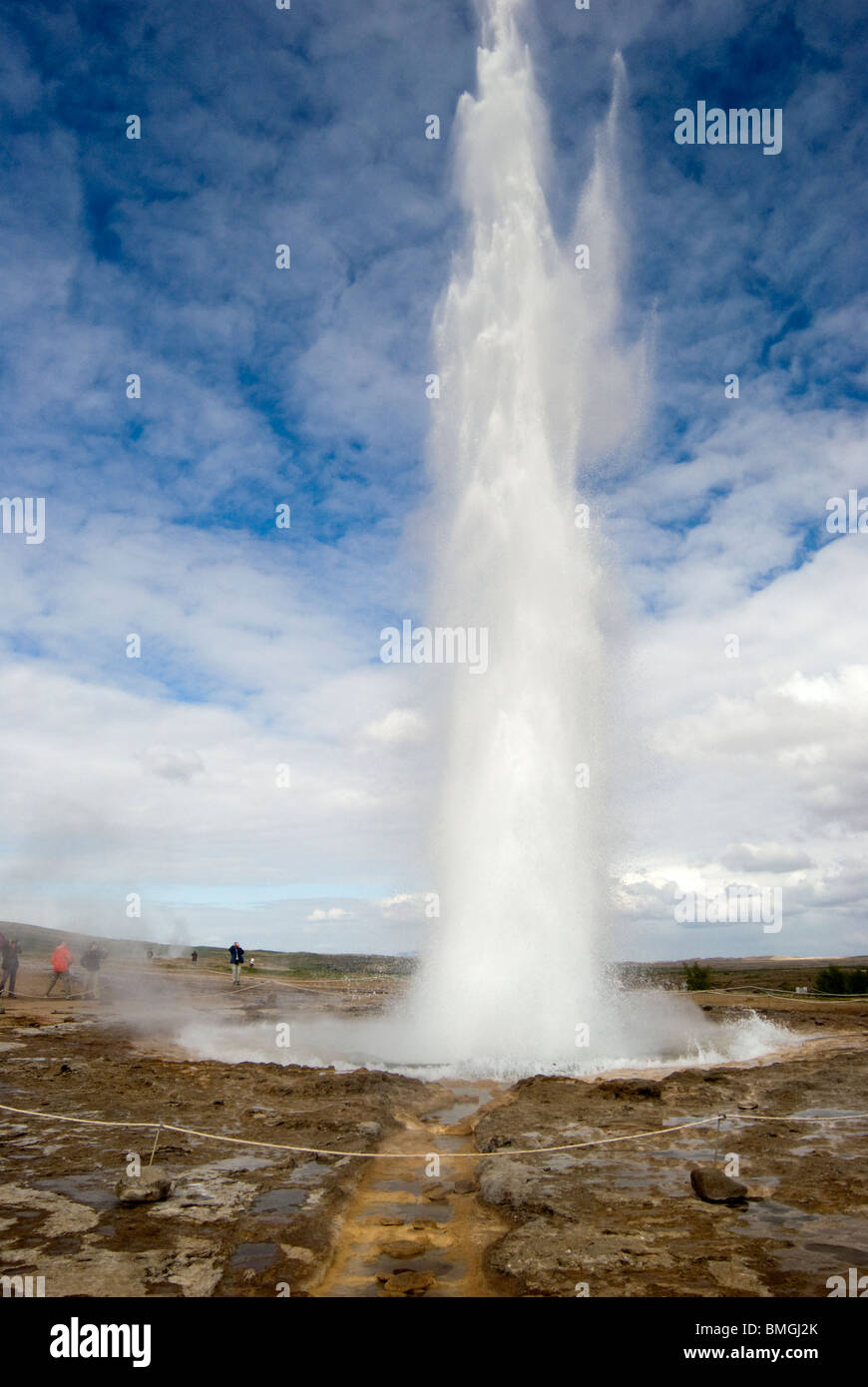 Geyser che erutta, Geysir, Islanda Foto Stock