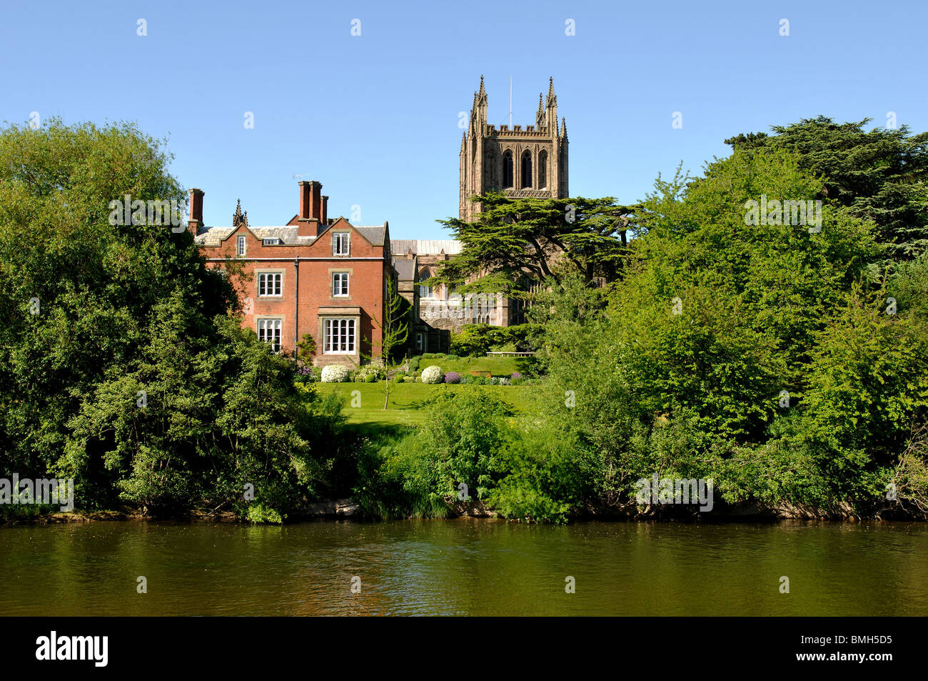 Hereford Cathedral e il fiume Wye, Herefordshire, England, Regno Unito Foto Stock