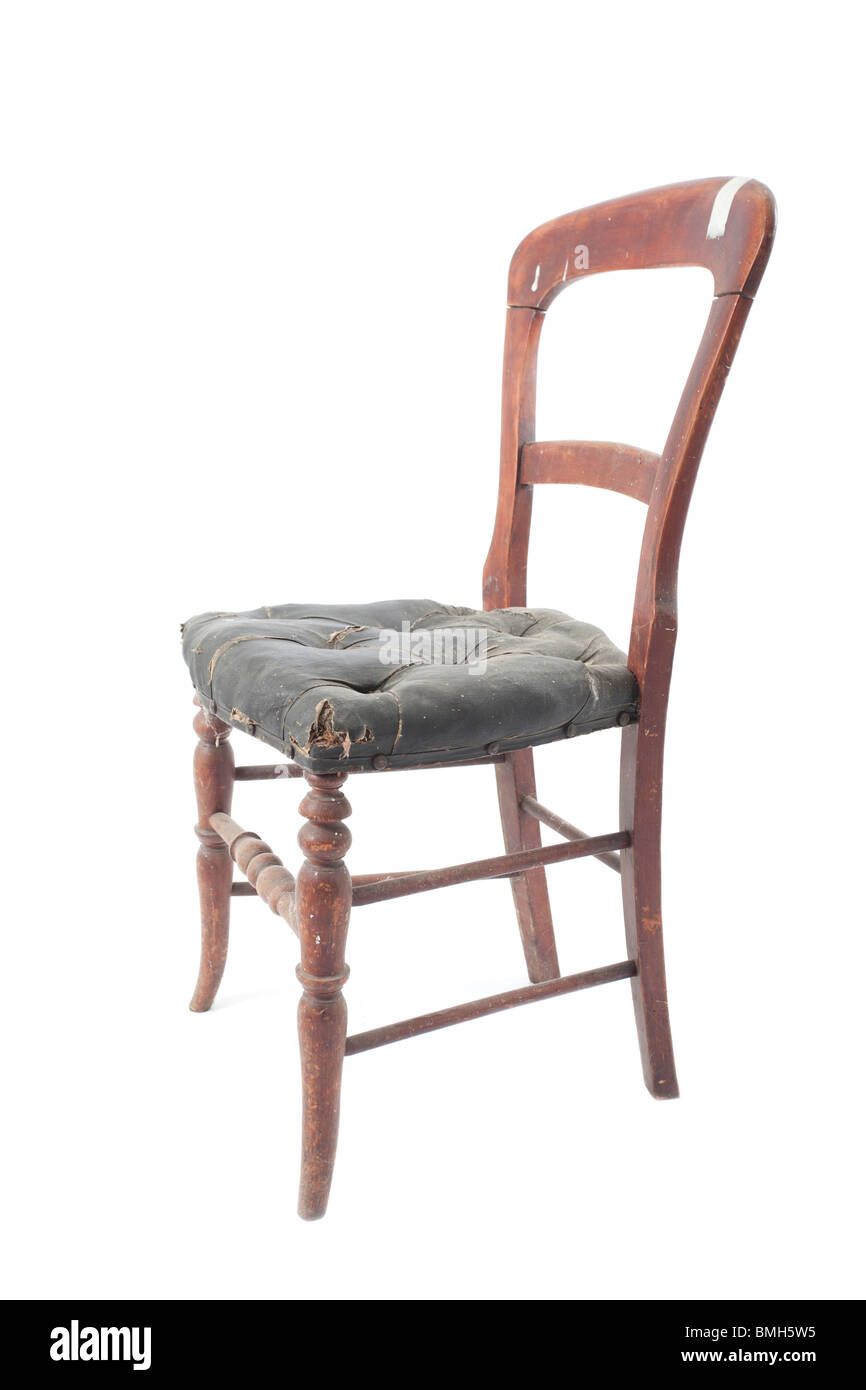 Antiquariato sedia in legno su sfondo bianco Foto Stock