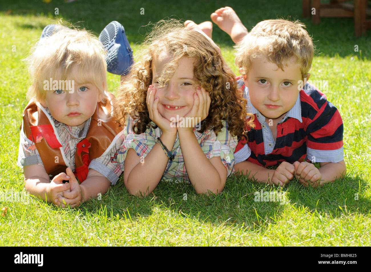 Due Sorelle 9 Anno E Bambini Di 1 Anno Fotografia Stock - Immagine di  infanzia, ragazza: 51361882