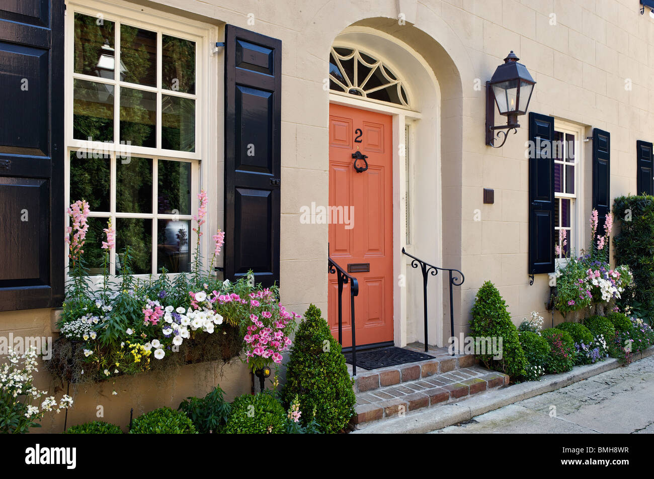 Dettaglio della porta e le finestre della casa storica a Charleston, Carolina del Sud Foto Stock