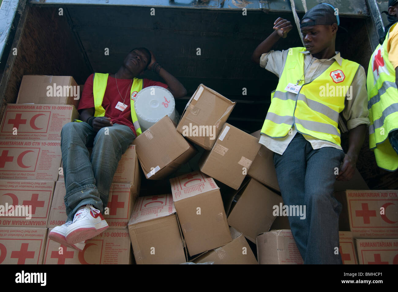 Bagno turco Red Crescent operatori umanitari a Port au Prince Haiti Foto Stock
