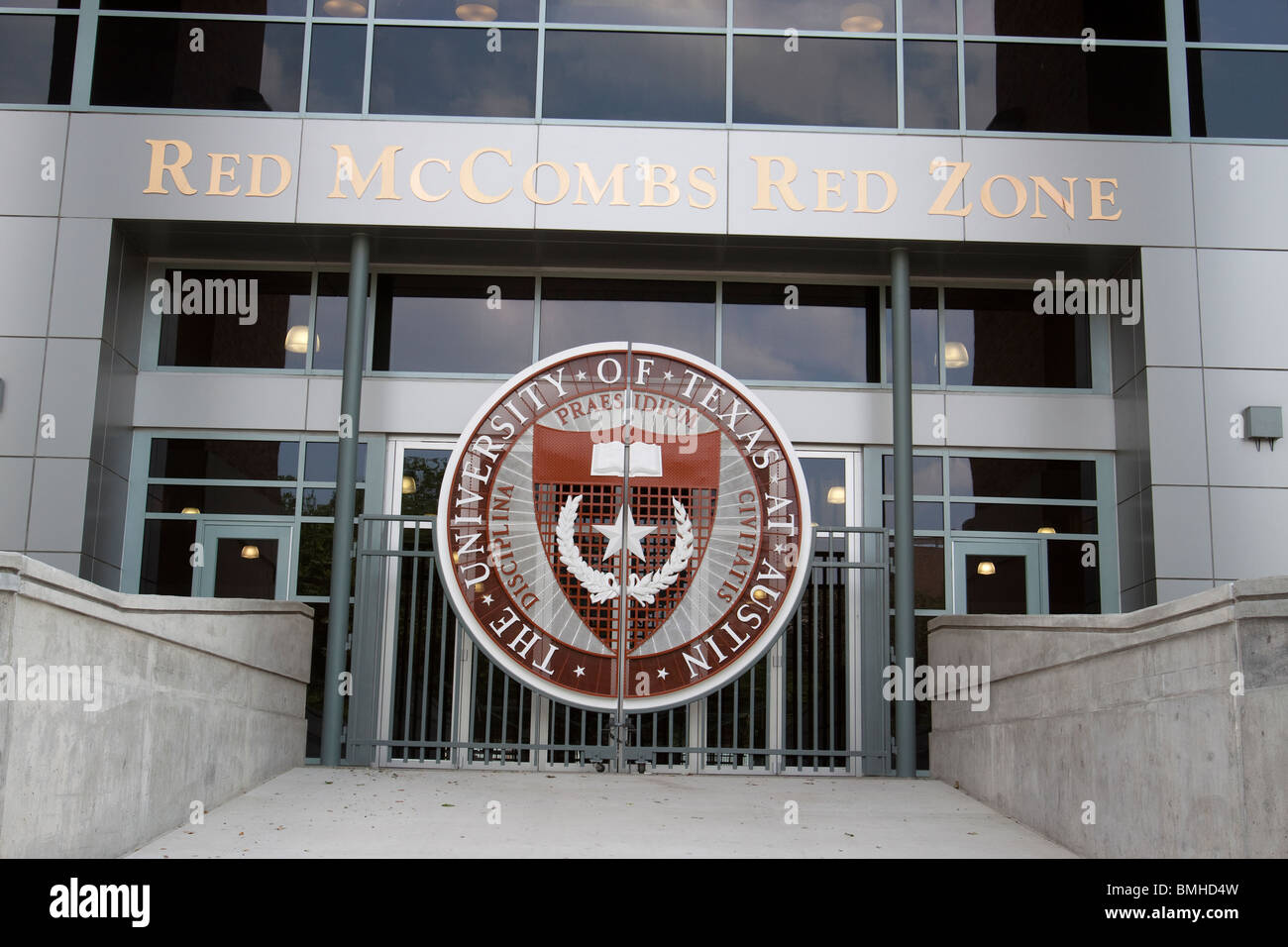 Rosso Rosso McCombs zona ingresso a Darrell K Royal longhorn football Stadium presso la University of Texas di Austin Foto Stock