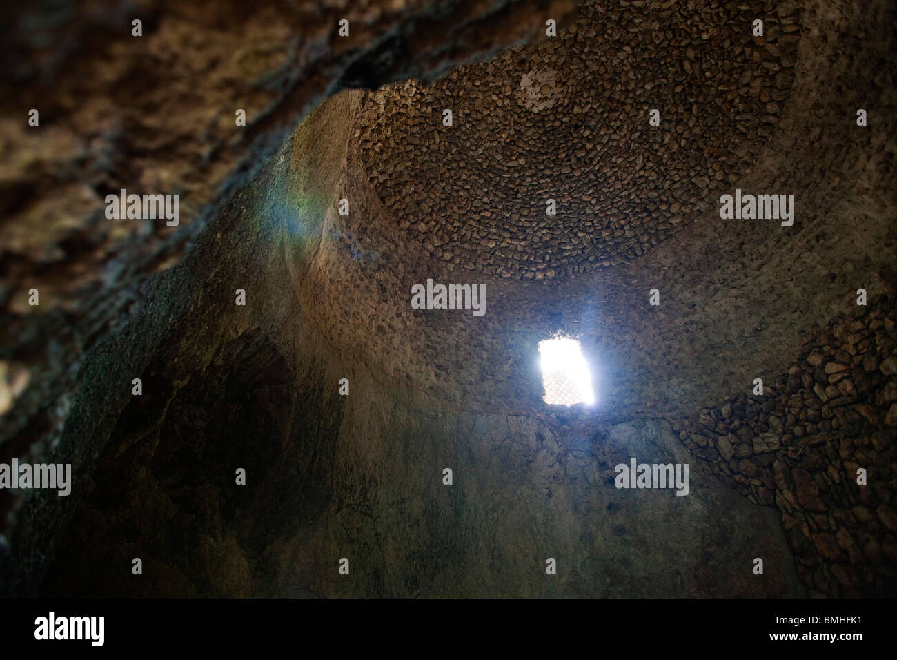 Ghiaccio interiore ben moresco, casa di ghiaccio: la nevera de Baix, nei pressi di rovine di L'Atzuvieta, Vall d'Alcala, Marina Alta, Alicante Spagna Foto Stock