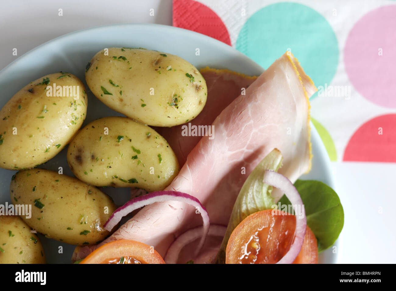 Insalata di prosciutto con Nuove Patate bollite Foto Stock