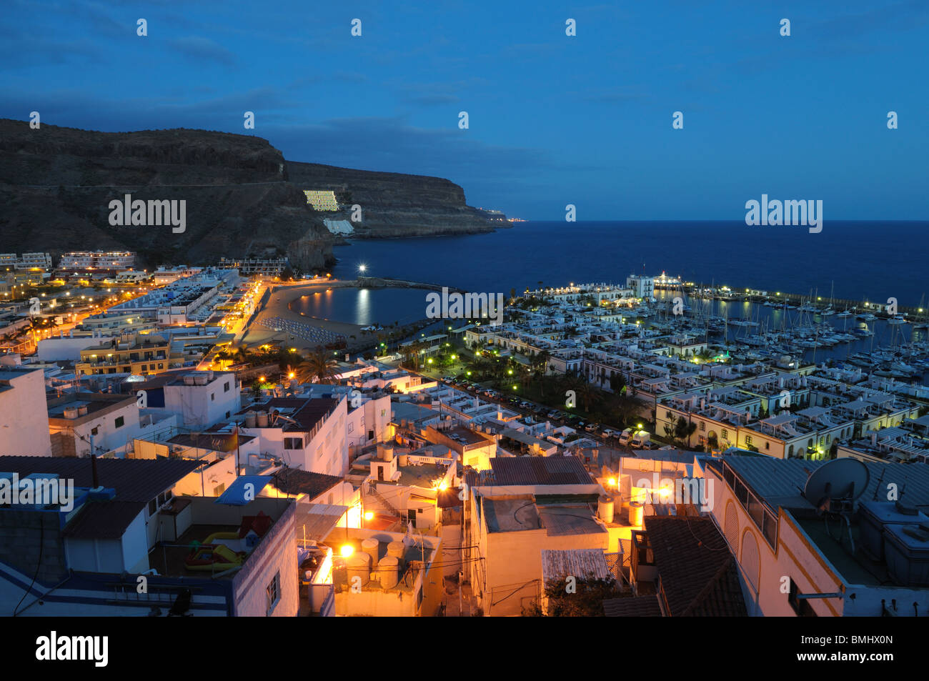 Puerto de Mogan di notte, Grand Isola Canarie, Spagna Foto Stock