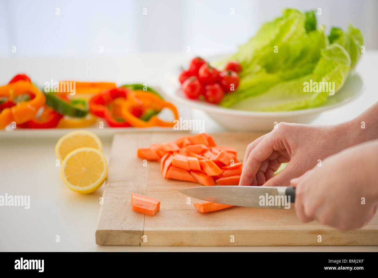 Tagliare le verdure Foto Stock