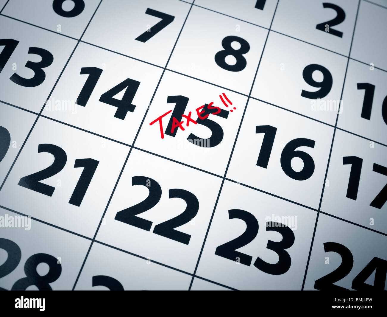 Tasse scritta in rosso il quindicesimo giorno di calendario. Foto Stock