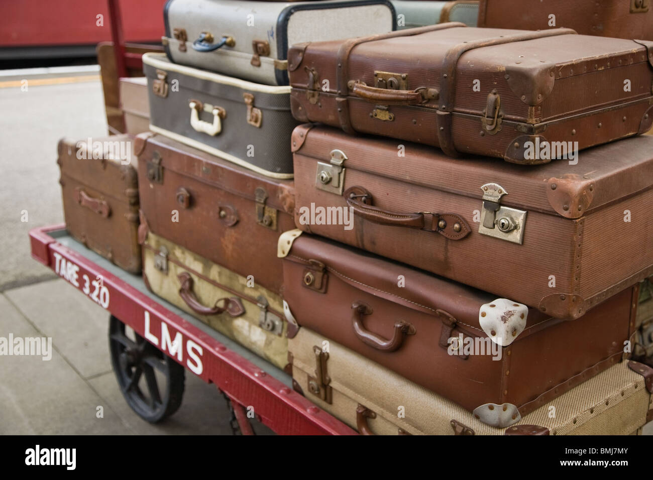 Vecchio carrello per i bagagli immagini e fotografie stock ad alta  risoluzione - Alamy
