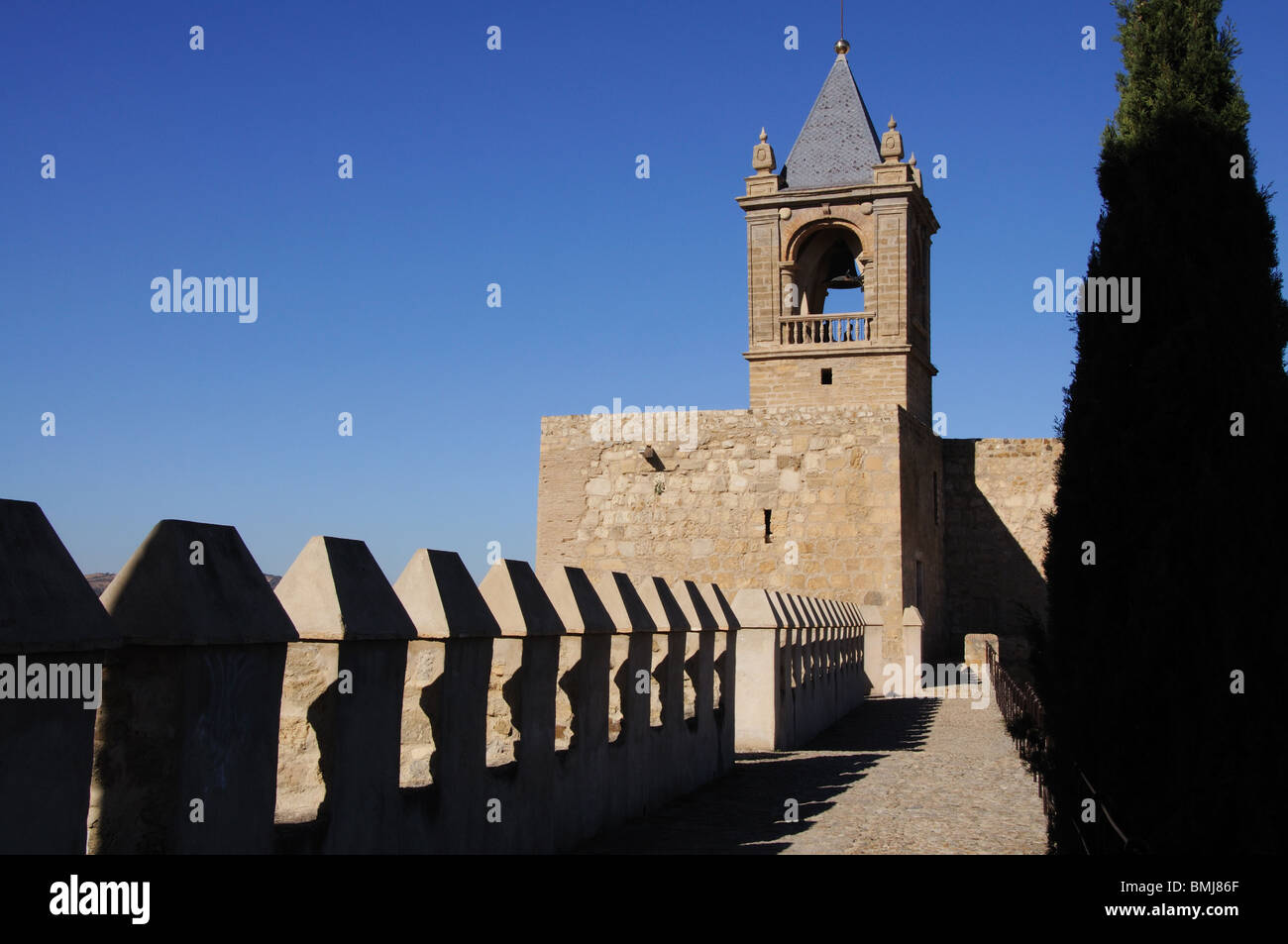 Castello di mantenere tower (torre del homenaje) e merlature, Antequera, provincia di Malaga, Andalusia, Spagna, Europa occidentale. Foto Stock