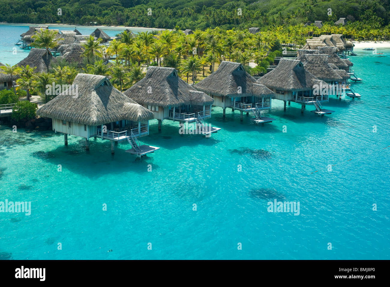 Bungalow Overwater di Hilton Bora Bora Nui Resort hotel in Isola di Bora Bora Foto Stock