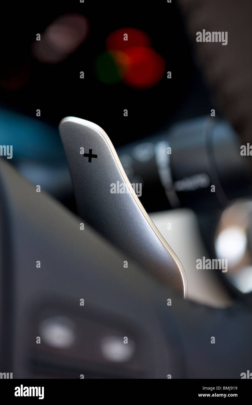 Auto leva del cambio sul volante Foto Stock