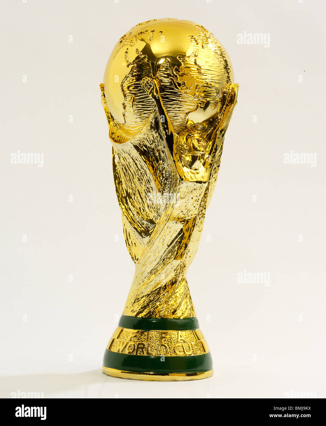 Coppa del Mondo di Calcio Trophy - replica FIFA su uno sfondo semplice Foto Stock