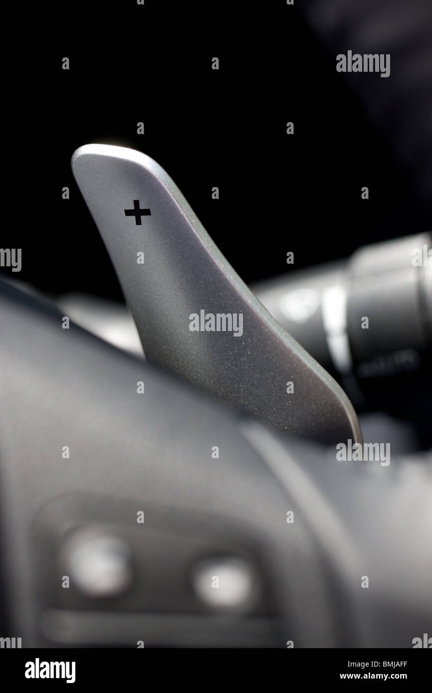 Auto leva del cambio sul volante Foto Stock