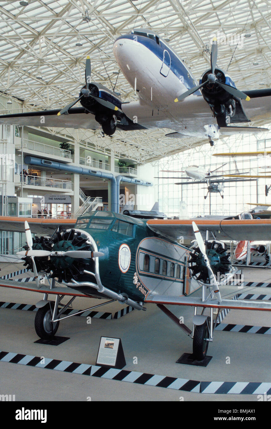 Il Museo del Volo mostra di Boeing 80A-1 e Douglas DC-3 aeromobili; Seattle, Washington. Foto Stock