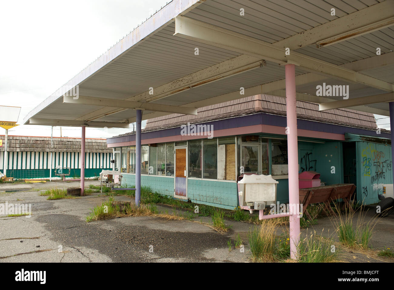 Derelitti 50's era drive-in ristorante. San Antonio Idaho. Foto Stock