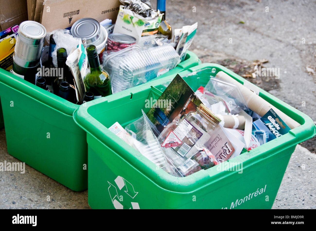 Cassonetti per il riciclaggio di Montreal, Canada Foto Stock