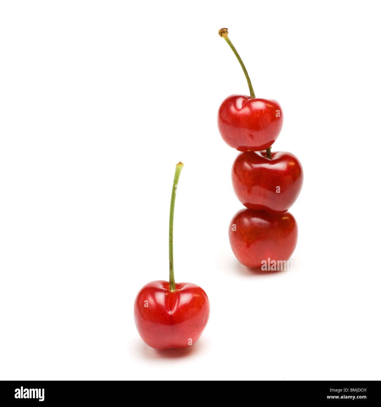 Abstract ciliegio dolce disposizione isolata su bianco dal basso in prospettiva. Foto Stock