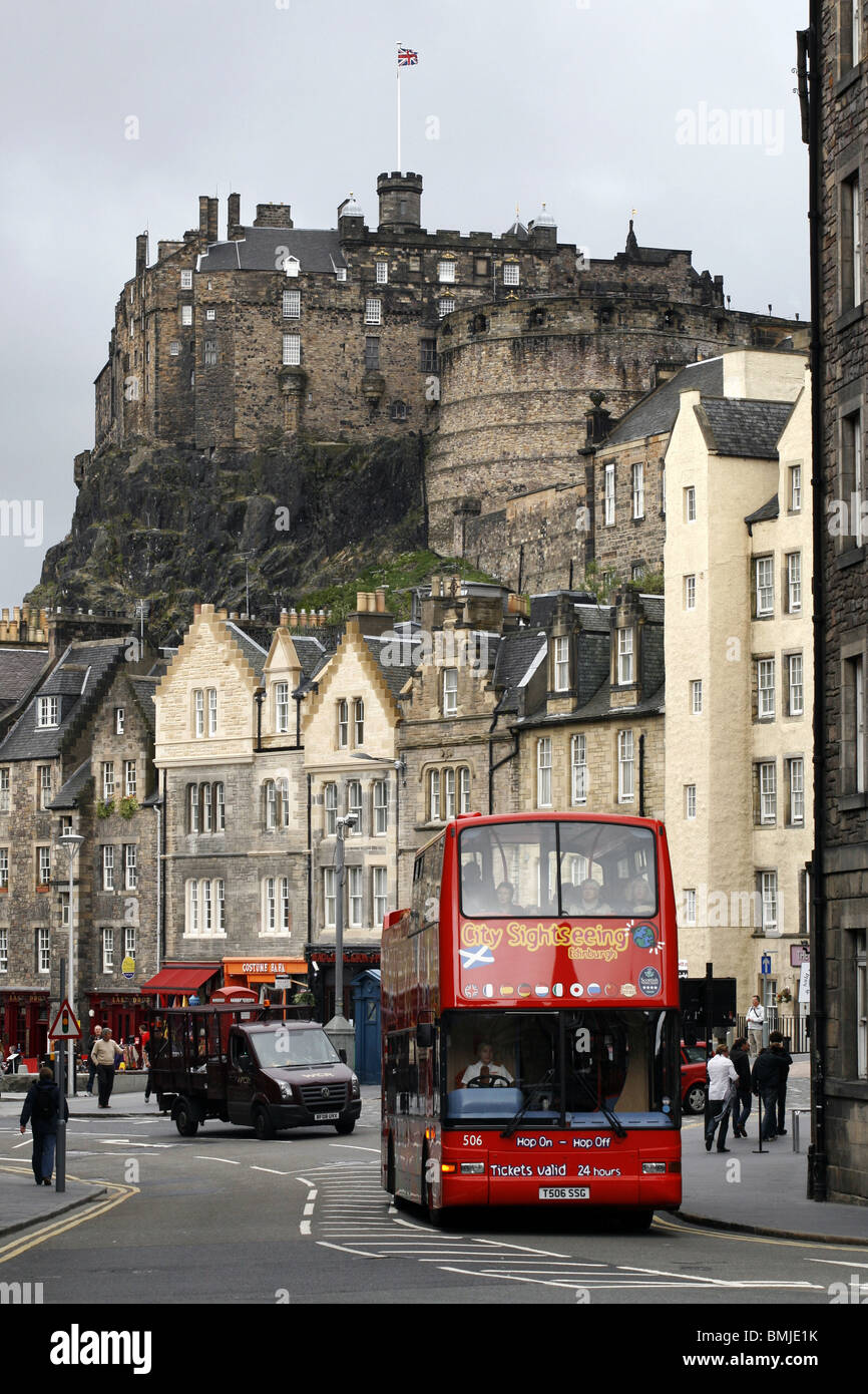 Sightseeing Bus, il Castello di Edimburgo, Grassmarket, Edimburgo, Scozia Foto Stock