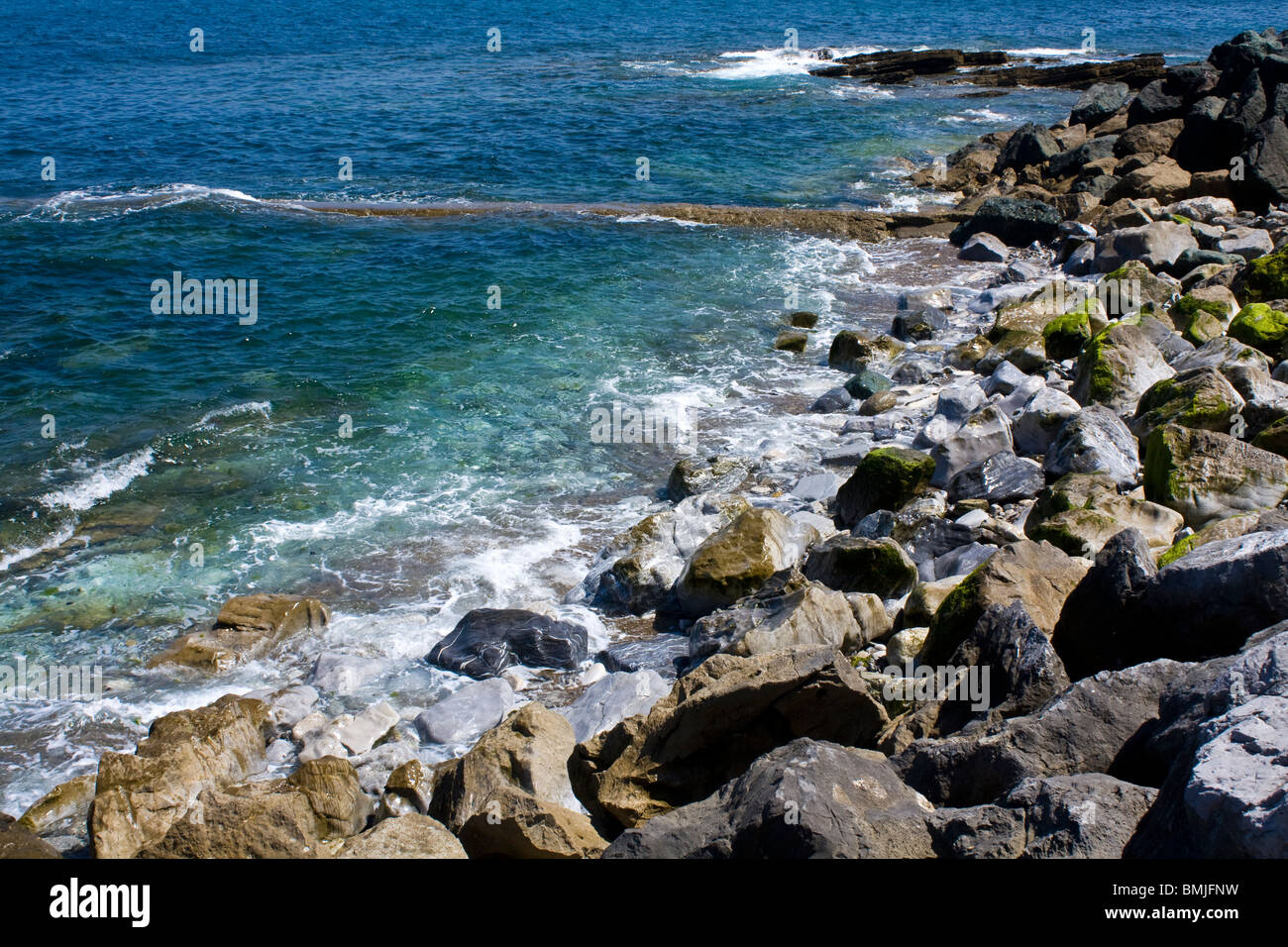 Spiaggia con rocce vicino guethary, Pays Basque Foto Stock