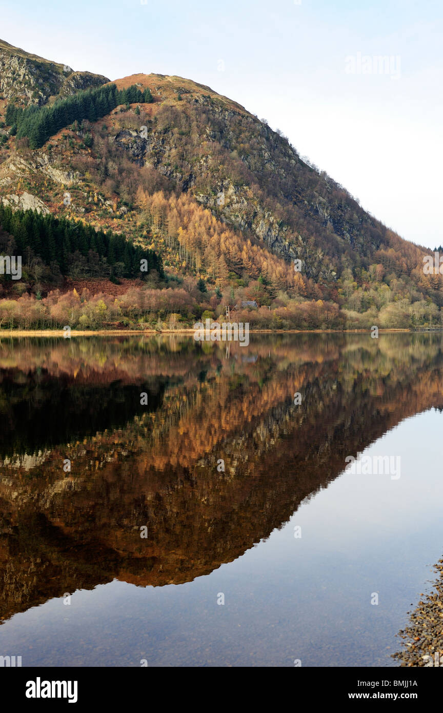 Autunno riflessioni, Loch Lubnaig, Regione centrale, Scozia Foto Stock