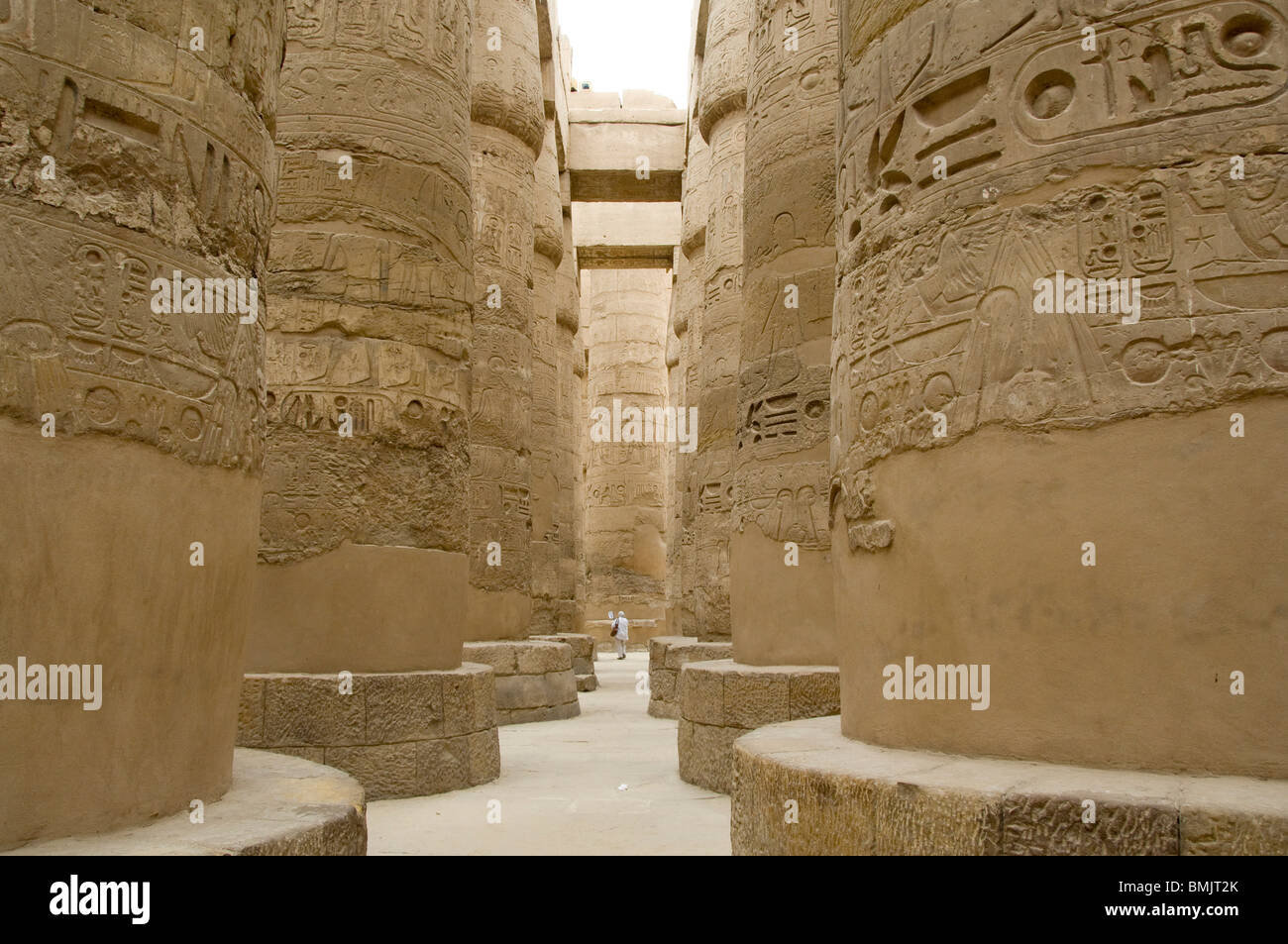 Egitto Luxor, East Bank, Tempio di Karnak. Geroglifica colonne coperte in hypostyle hall. Foto Stock