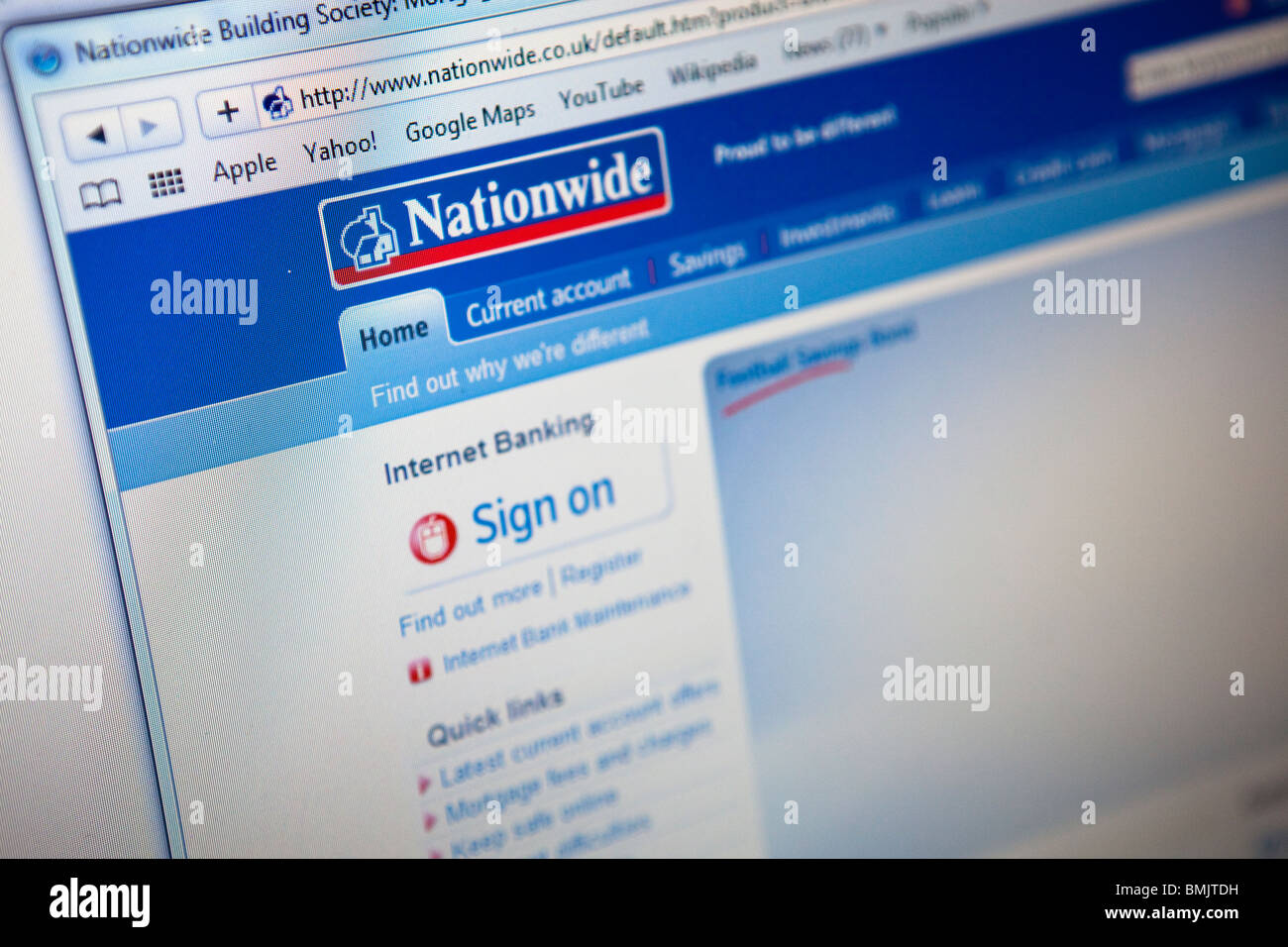 Close up di un monitor di computer / lo schermo che mostra il sito web a livello nazionale Foto Stock