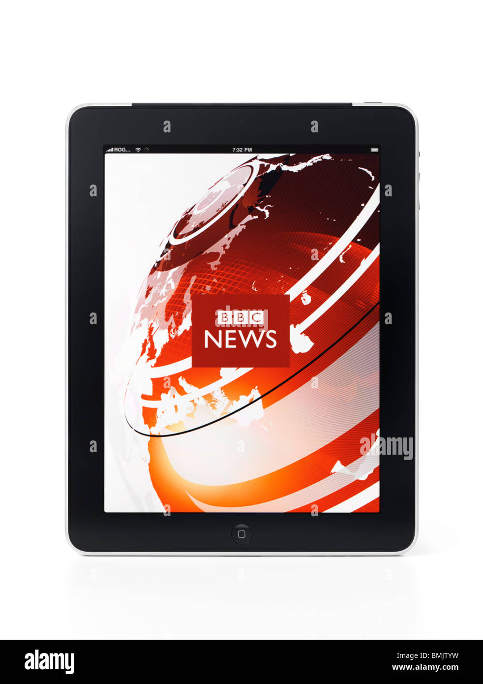 Apple iPad 3G computer tablet con BBC news applicazioni sul suo visualizzatore isolato su sfondo bianco con tracciato di ritaglio Foto Stock