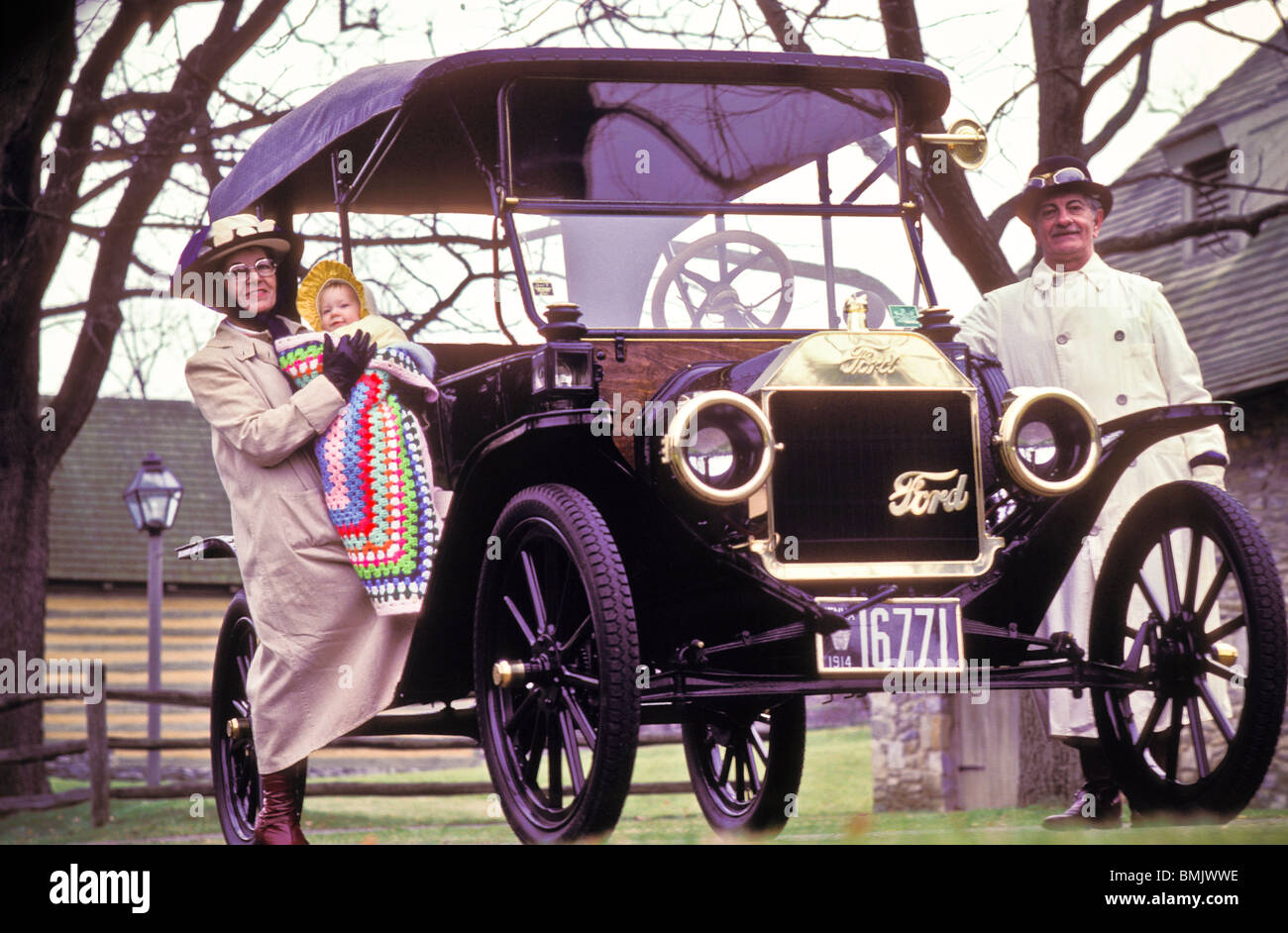 Inizio modello americano Ford T 1908-1909-1910 style automobile americana Gas Powered proiettori ruote pneumatici in gomma ottone Foto Stock