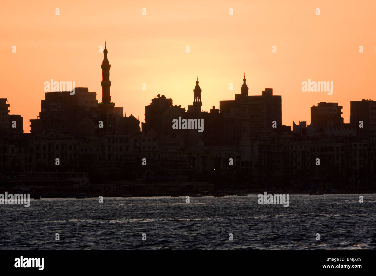 Skyline del quartiere ottomano e porto orientale al tramonto, Alessandria, Al Iskandariyah, Egitto Foto Stock