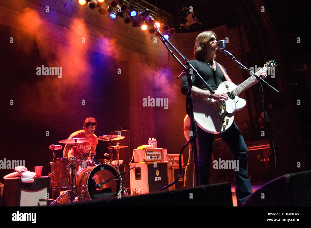Eagles of Death Metal suonare dal vivo presso il Newport Music Hall Columbus Ohio Foto Stock