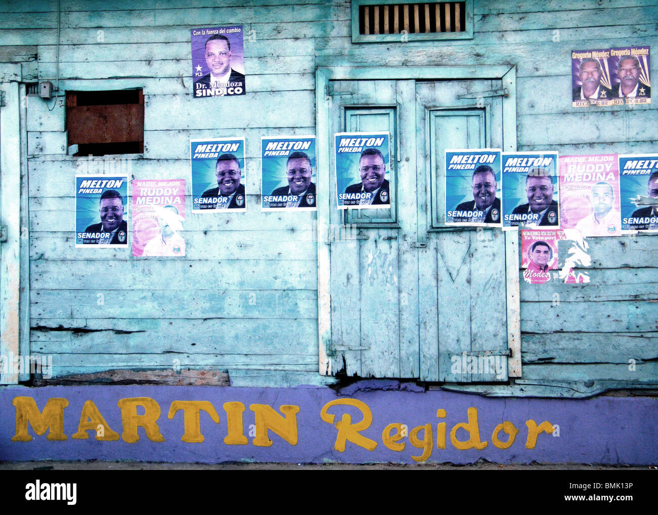 Campagna politica poster su una parete in Barahona, Repubblica Dominicana Foto Stock