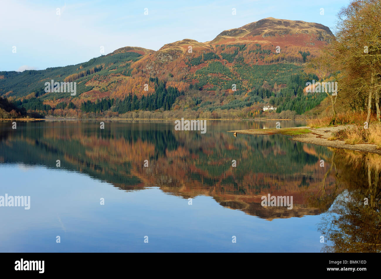 Autunno riflessioni, Loch Lubnaig, Regione centrale, Scozia Foto Stock