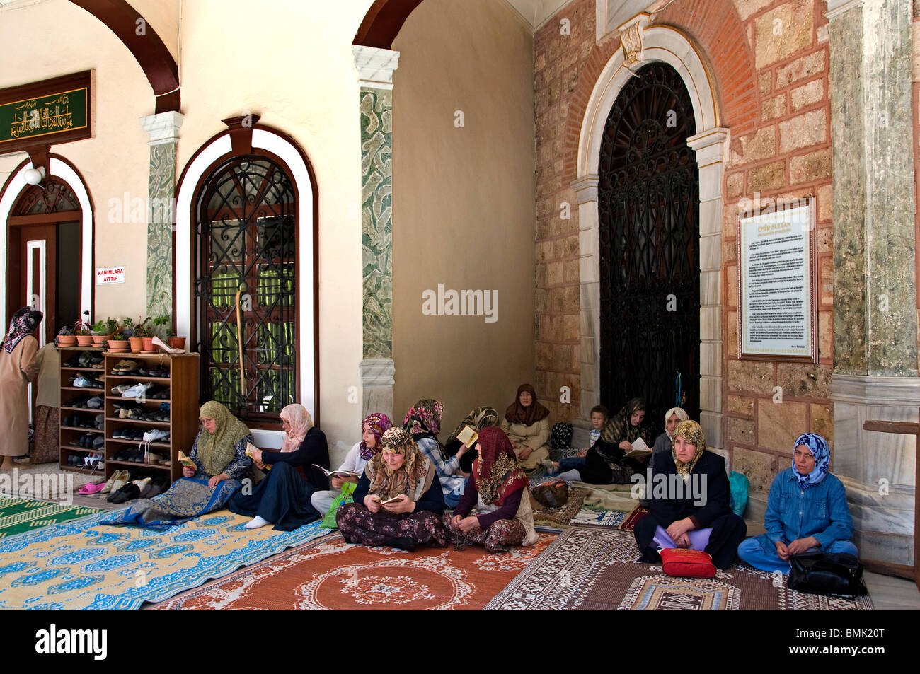 Bursa Emiro Emirsultan Sultan Camii la moschea di Anatolia in Turchia le donne a pregare Foto Stock