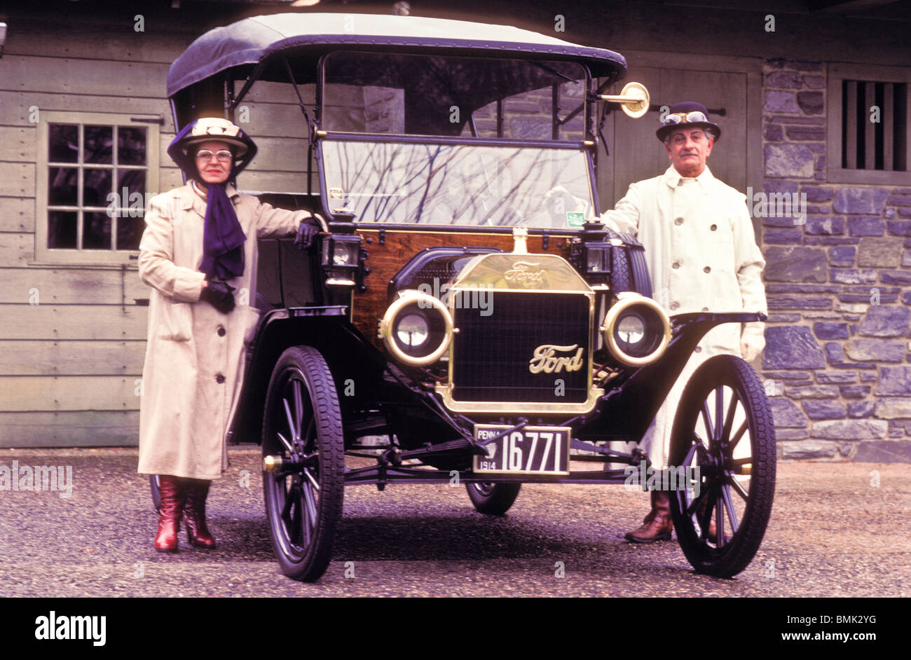 Inizio modello americano Ford T 1908-1909-1910 style automobile americana Gas Powered proiettori ruote pneumatici in gomma ottone Foto Stock