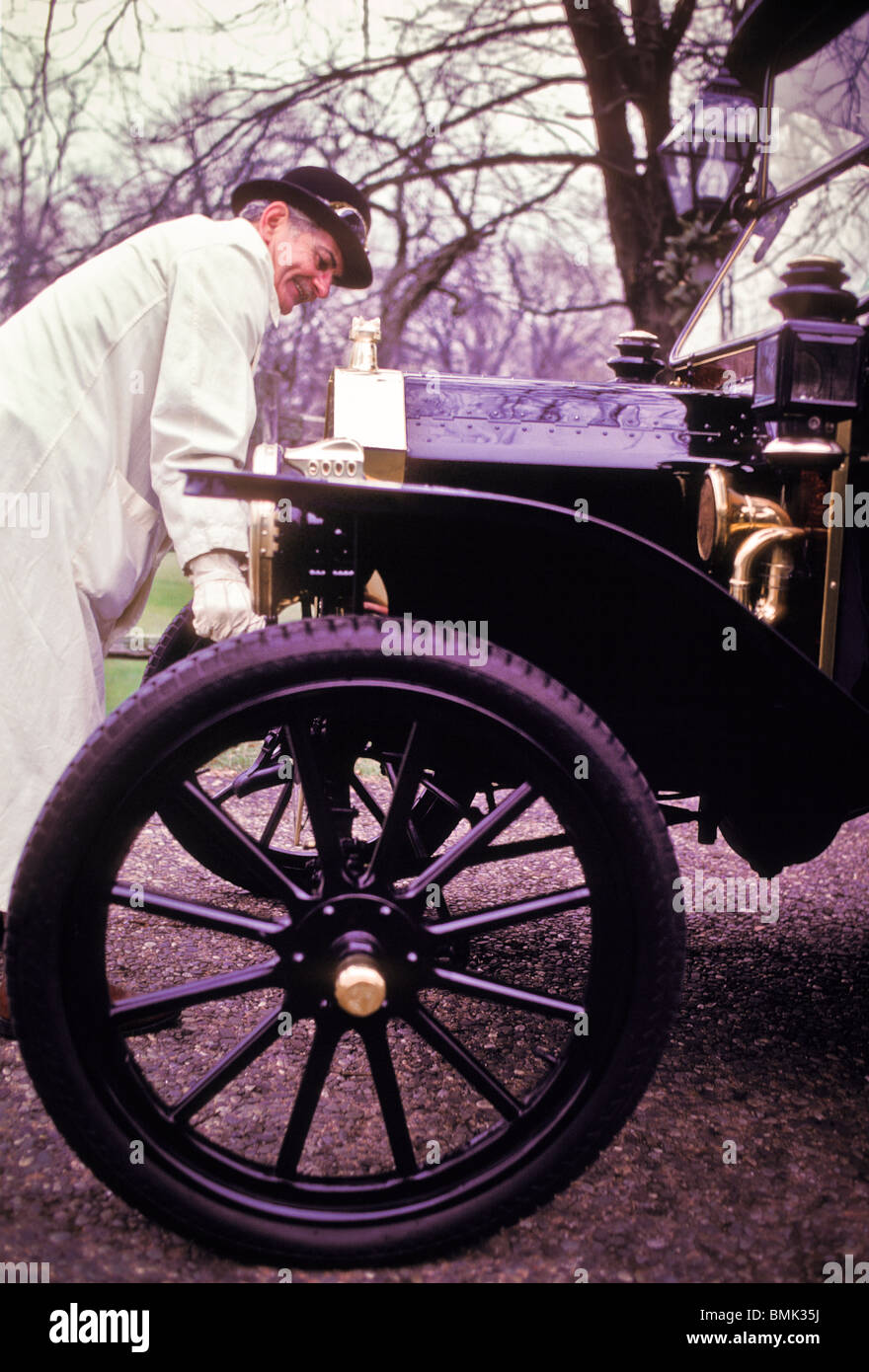 Inizio modello americano Ford T 1908-1909-1910 style automobile americana Gas Powered proiettori ruote pneumatici in gomma ottone Foto Stock