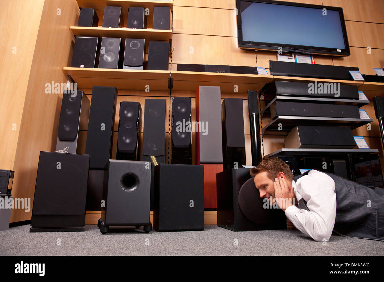 Controllare i sistemi audio Foto Stock