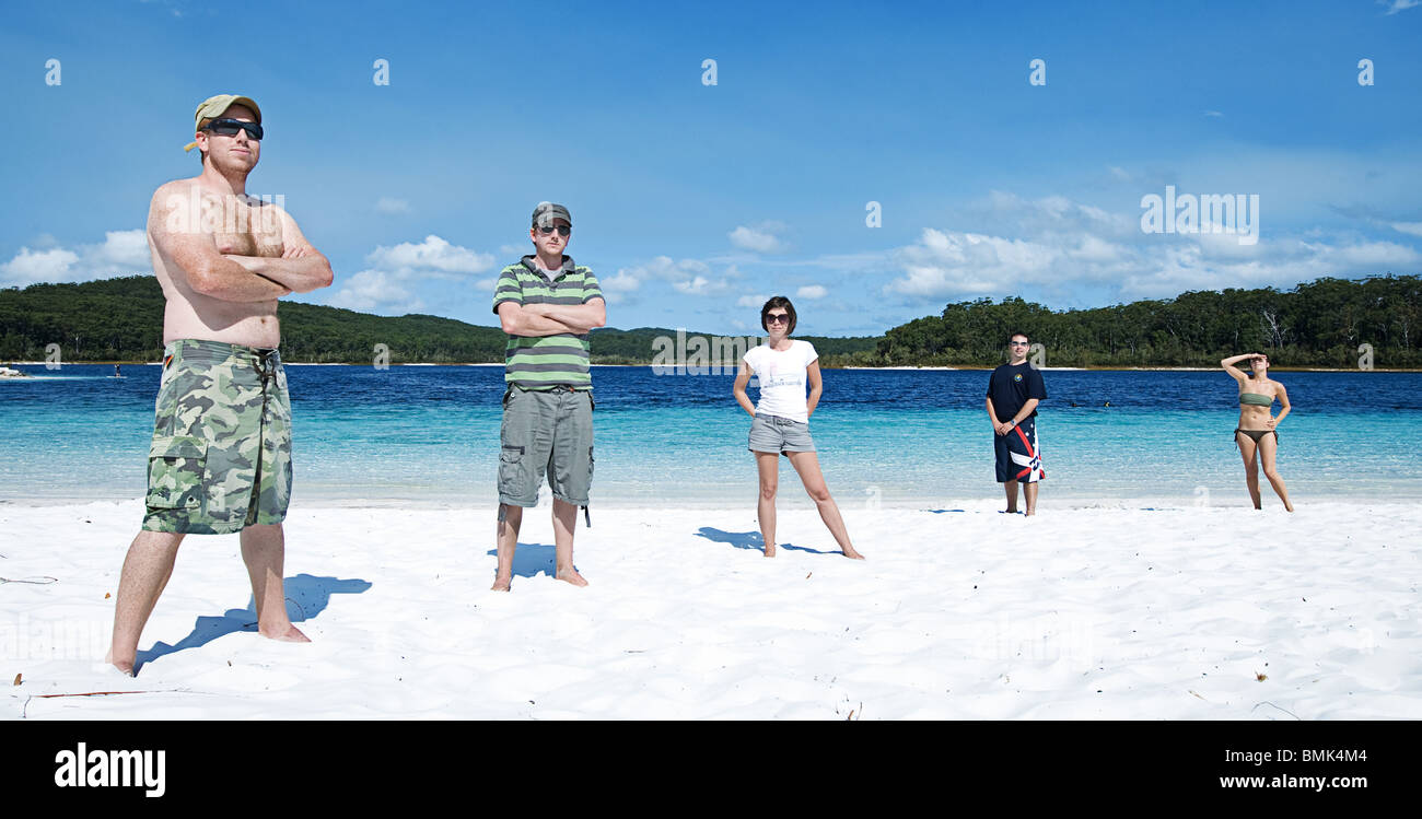 Cinque amici in vacanza su Fraser Island, Queenland, Australia Foto Stock