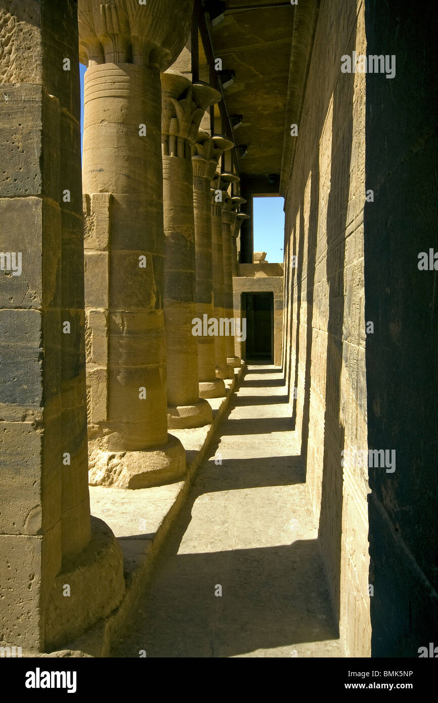 Il passaggio del Tempio di Edfu in Egitto Foto Stock