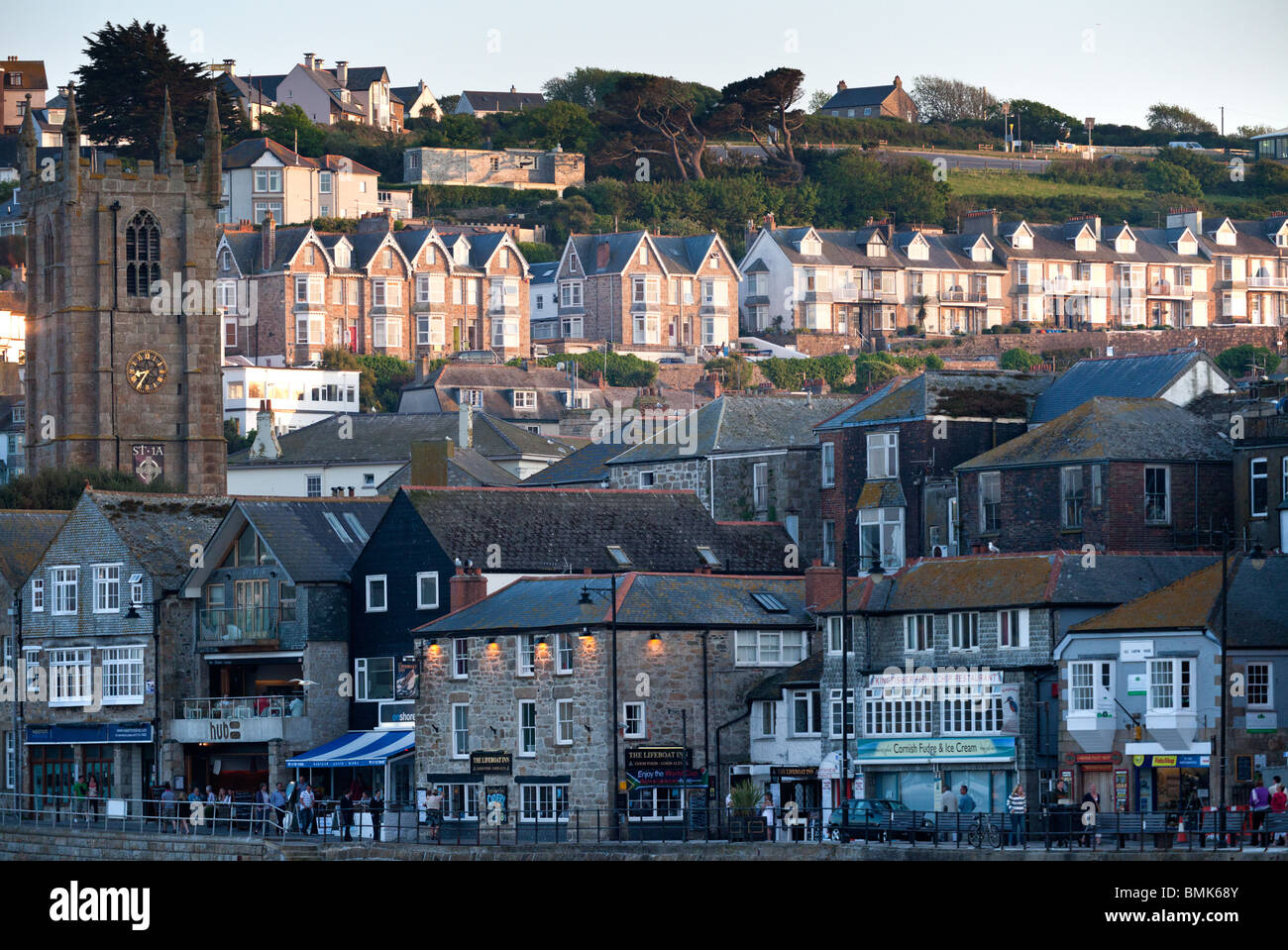 La storica cittadina balneare di St Ives come il sole tramonta, Cornwall, Inghilterra. Foto Stock