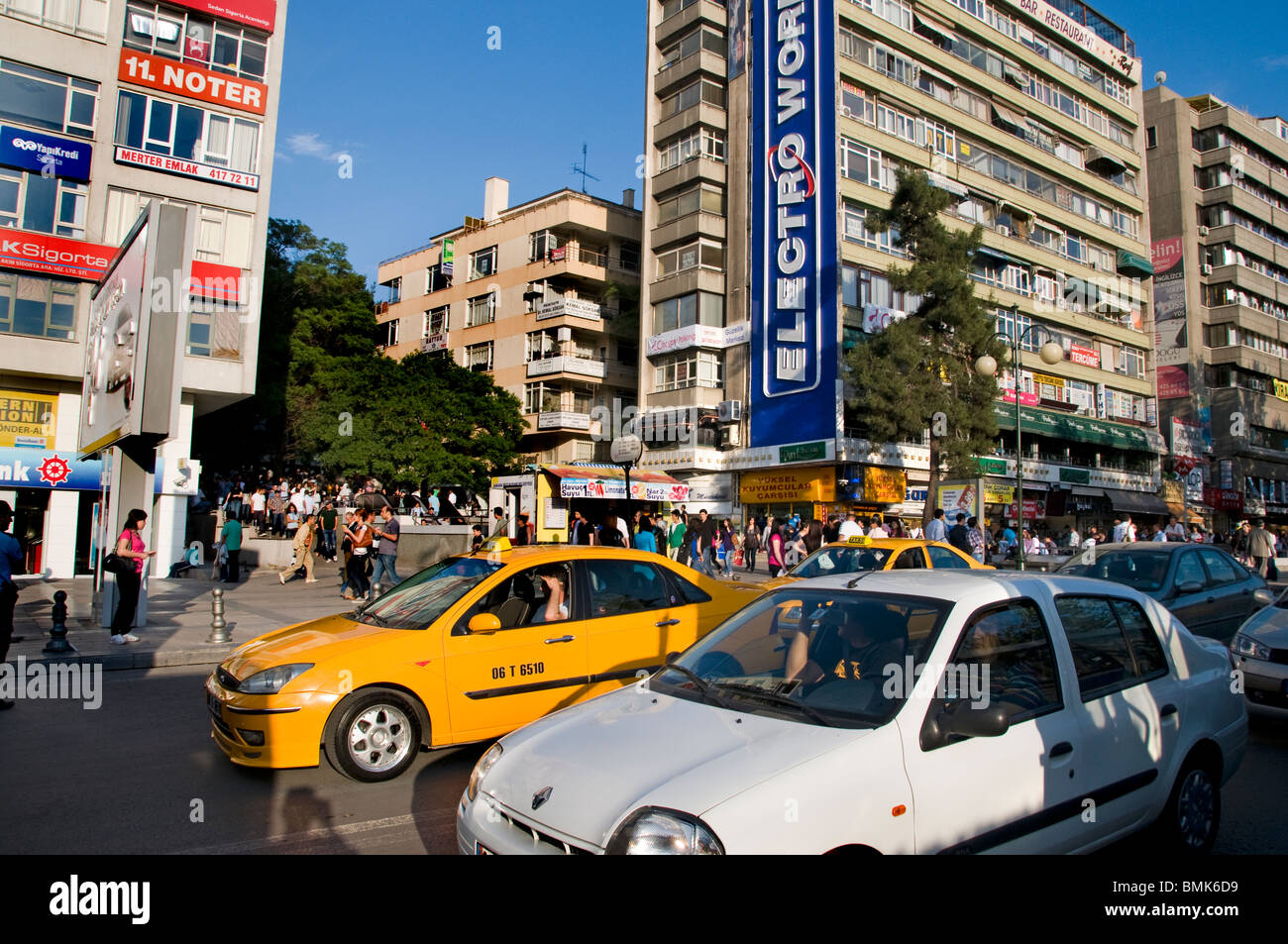Ankara Kizilay quartiere dello shopping street city Turchia Foto Stock