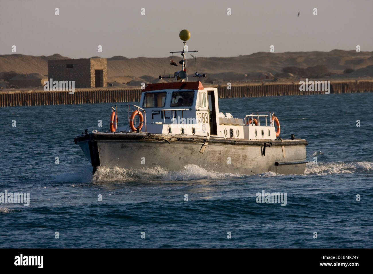 Barca pilota nel Canale di Suez, Suez, South Sinai, Egitto Foto Stock