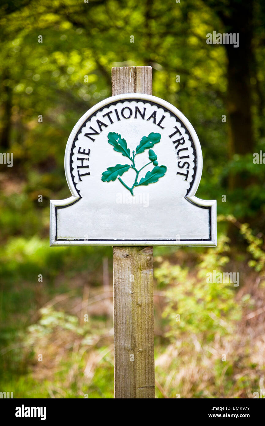 Il National Trust signpost Inghilterra UK close up Foto Stock