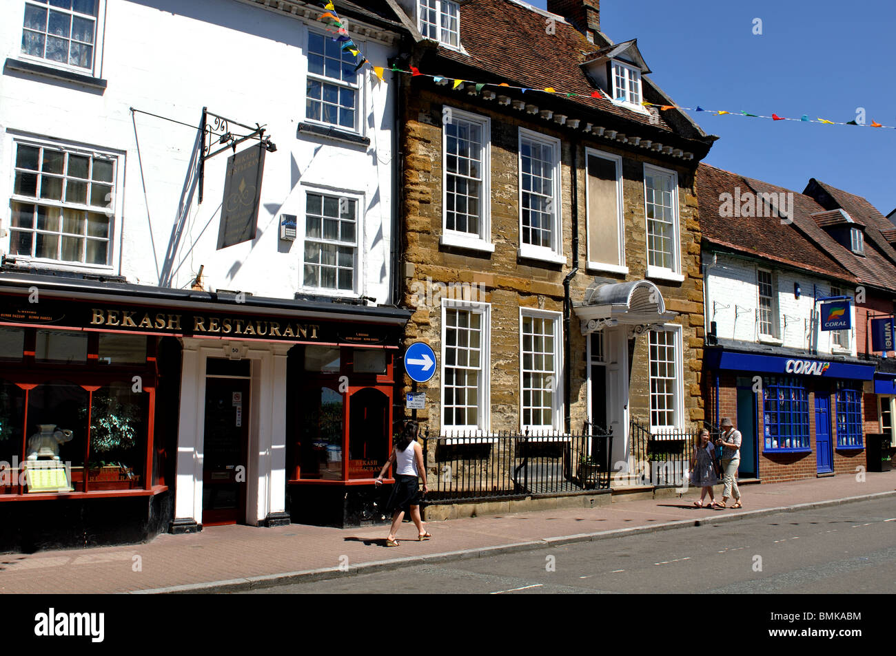 Queen Anne House e High Street, Stony Stratford, Buckinghamshire, Inghilterra, Regno Unito Foto Stock