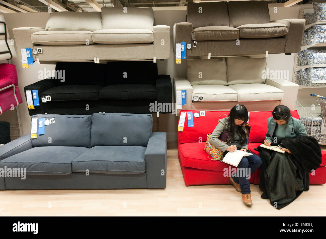 Fare acquisti allâ IKEA, Xuhui District, Shanghai, Cina Foto Stock
